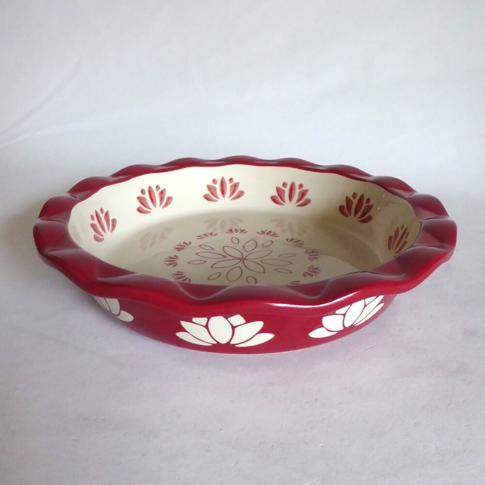 NEW 9” CROFTON STONEWARE DECORATIVE SCALLOPED FLUTED RED CREAM PIE PLATE DISH